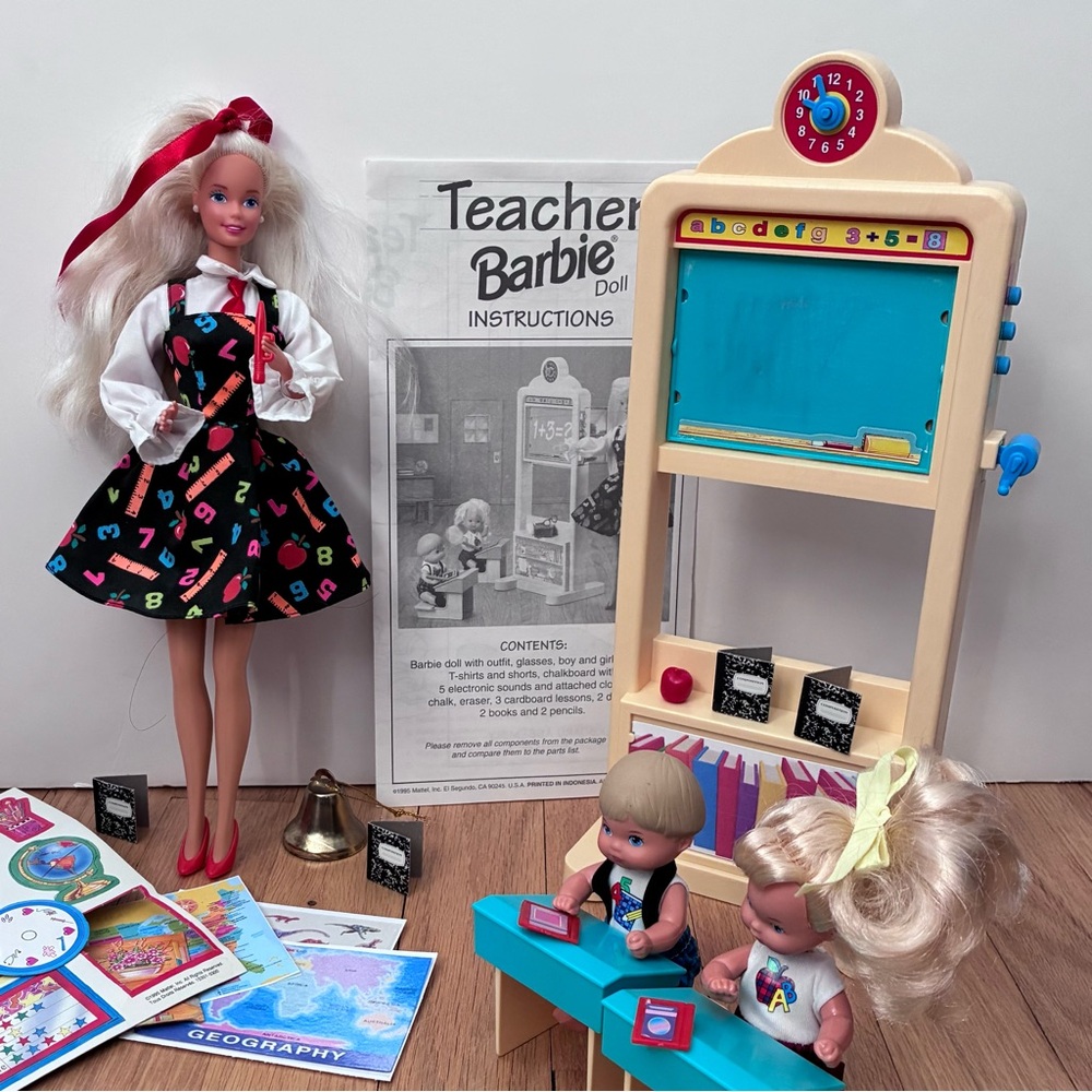 Teacher Barbie, 1995, Mattel, w/Students, desks, Electronic Chalkboard. Works